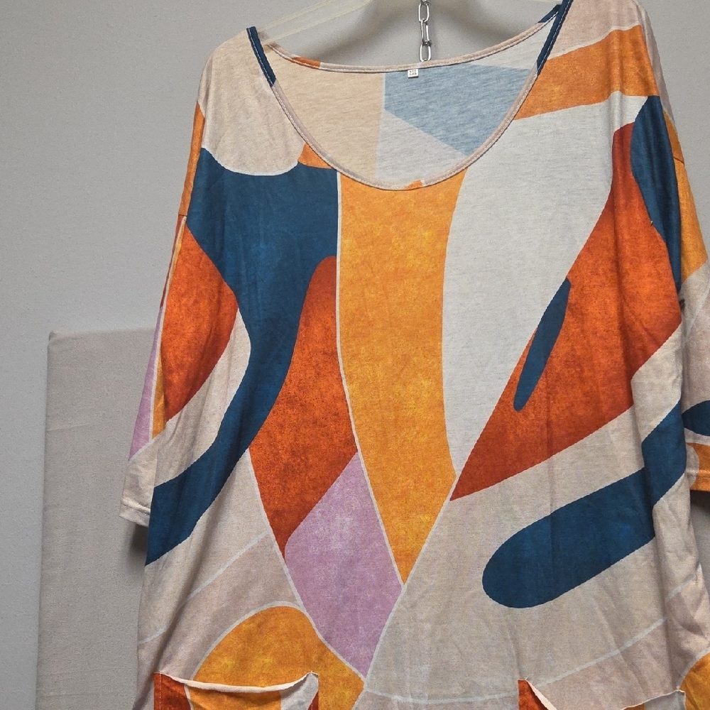 Abstract Patterned Women's Top - image 2